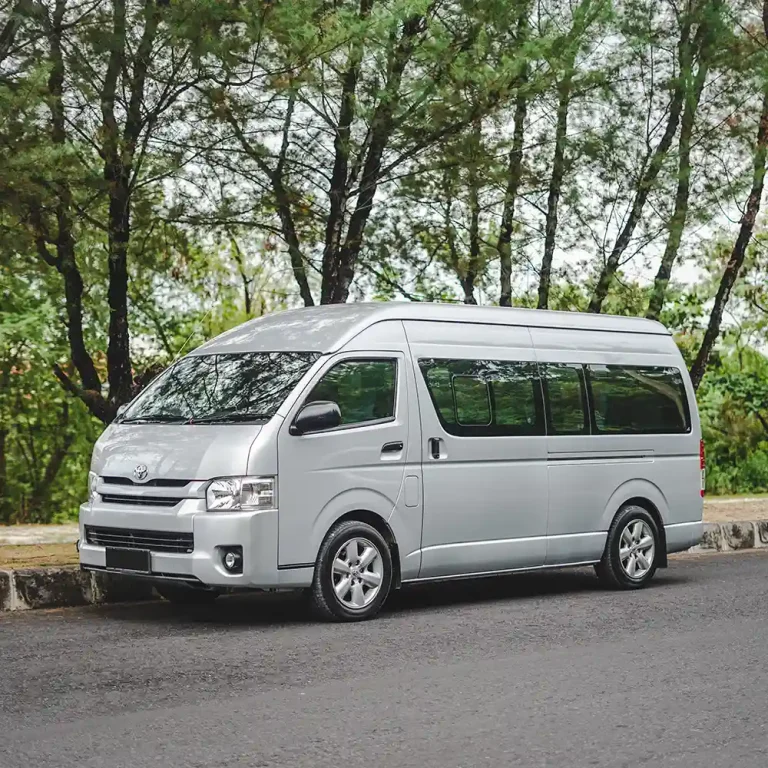 峇里島 Minibus 包車 Toyota Hiace Commuter 8 座