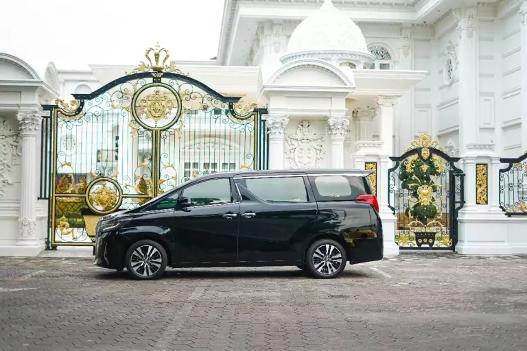 峇里島直營車隊黑色 Toyota Alphard
