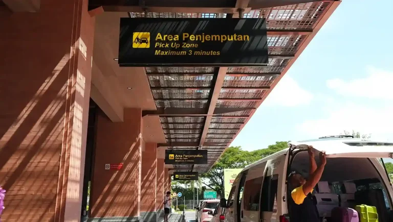 峇里島 Ngurah Rai 機場接機區