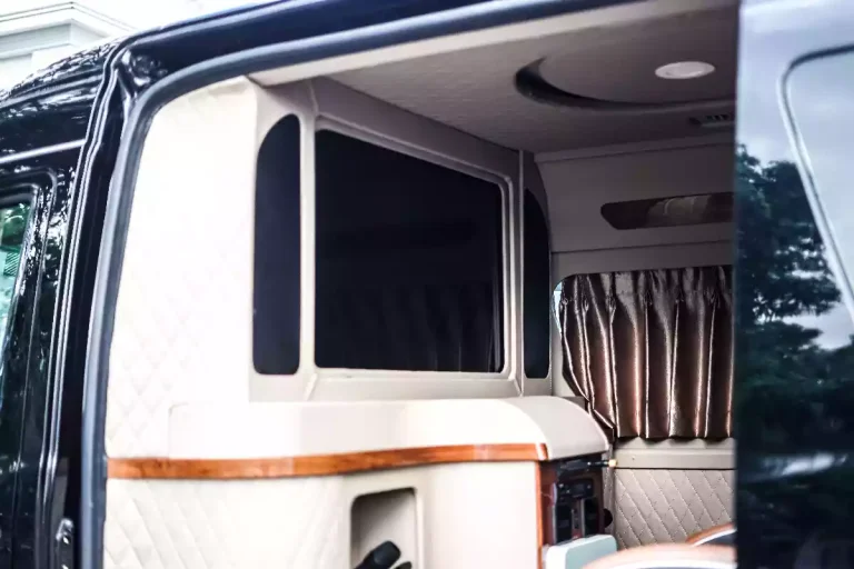 Toyota Hiace 豪華車廂