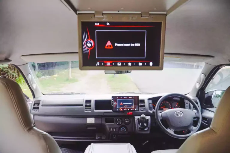 Toyota Hiace 車頭同顯示屏