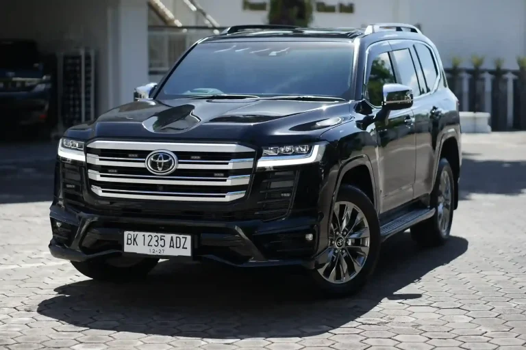 黑色 Toyota Land Cruiser