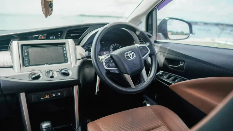 Toyota Innova 駕駛座