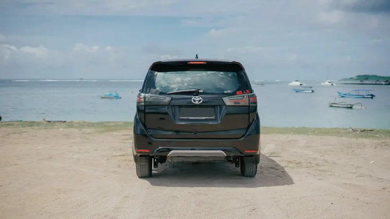 Toyota Innova 車尾